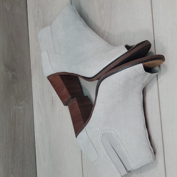 Toms Women Ankle Suede Block Heels Peep Toe Shoes boots sz 7 - Picture 10 of 15